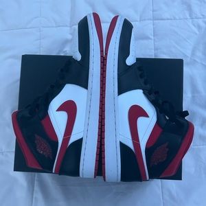 Jordan 1’s Mid Gym Red Black White